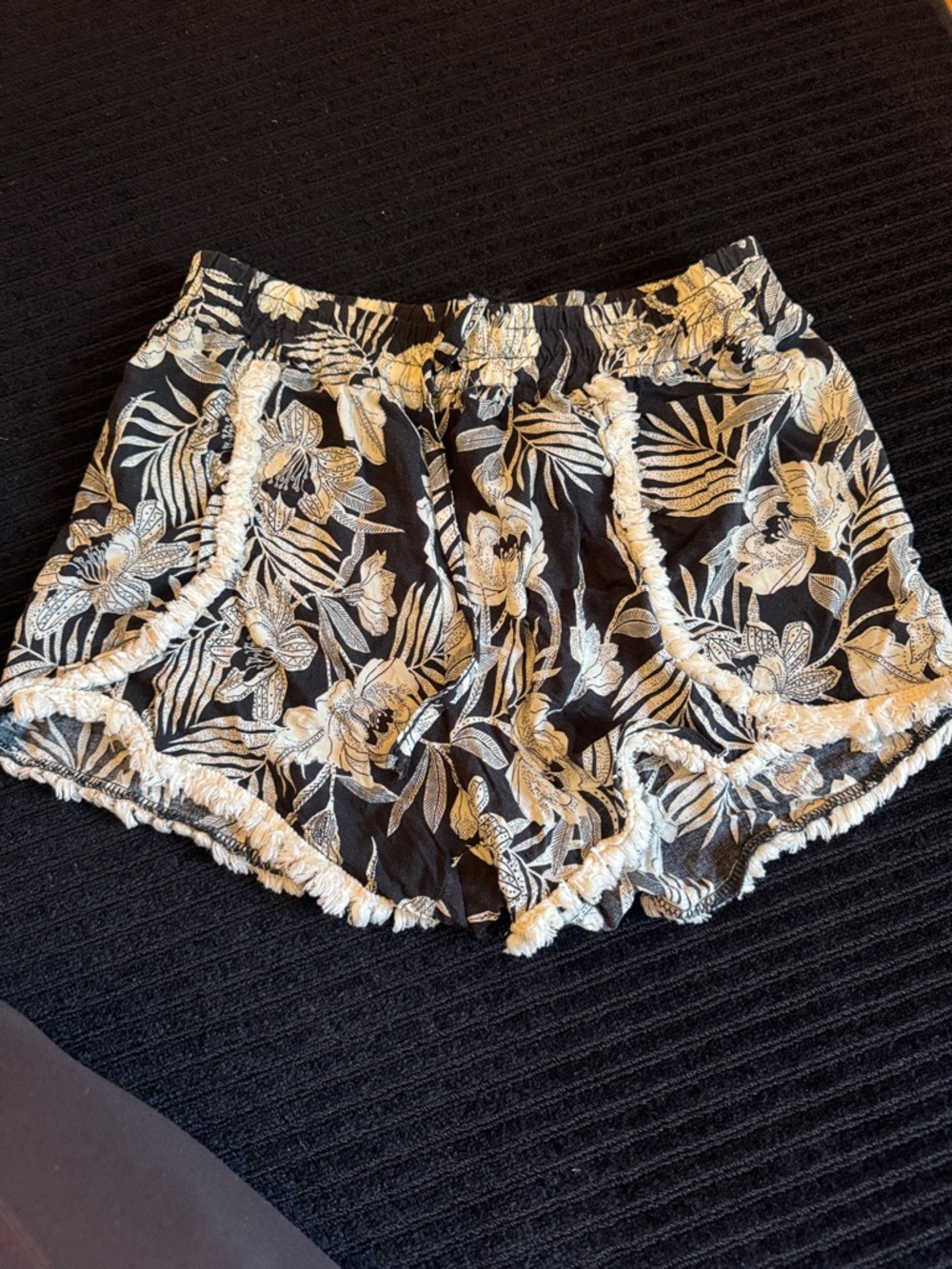 Tropical Fringe Print Women's Shorts - Black & Cream